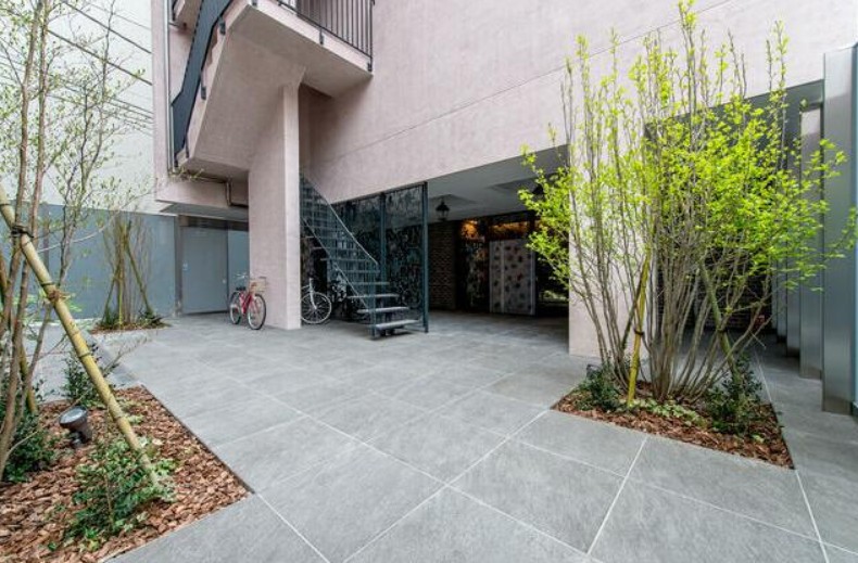 26/30 エントランス