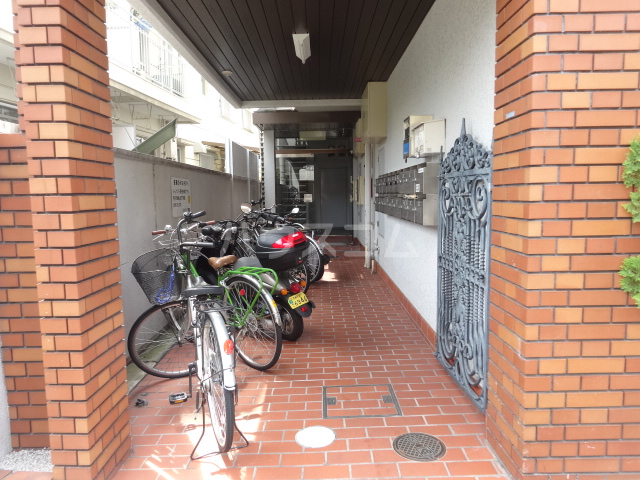 15/23 エントランス