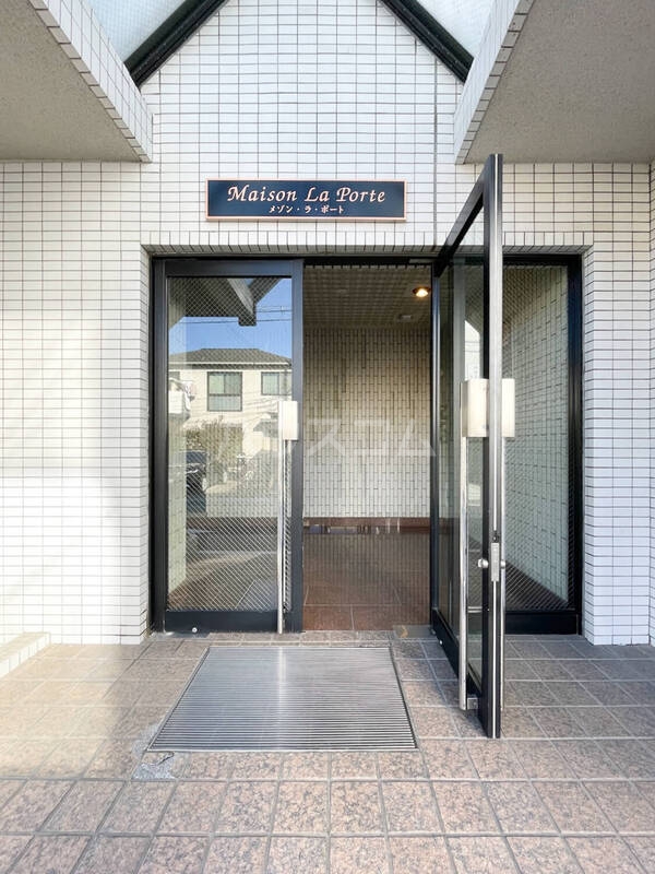 21/27 エントランス