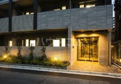 16/17 エントランス