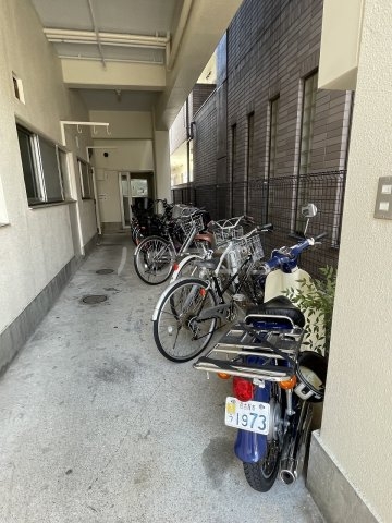 23/29 エントランス