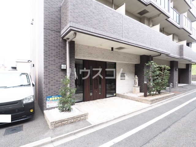 25/30 エントランス