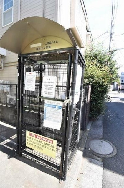 18/25 エントランス