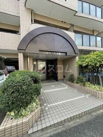 27/30 エントランス