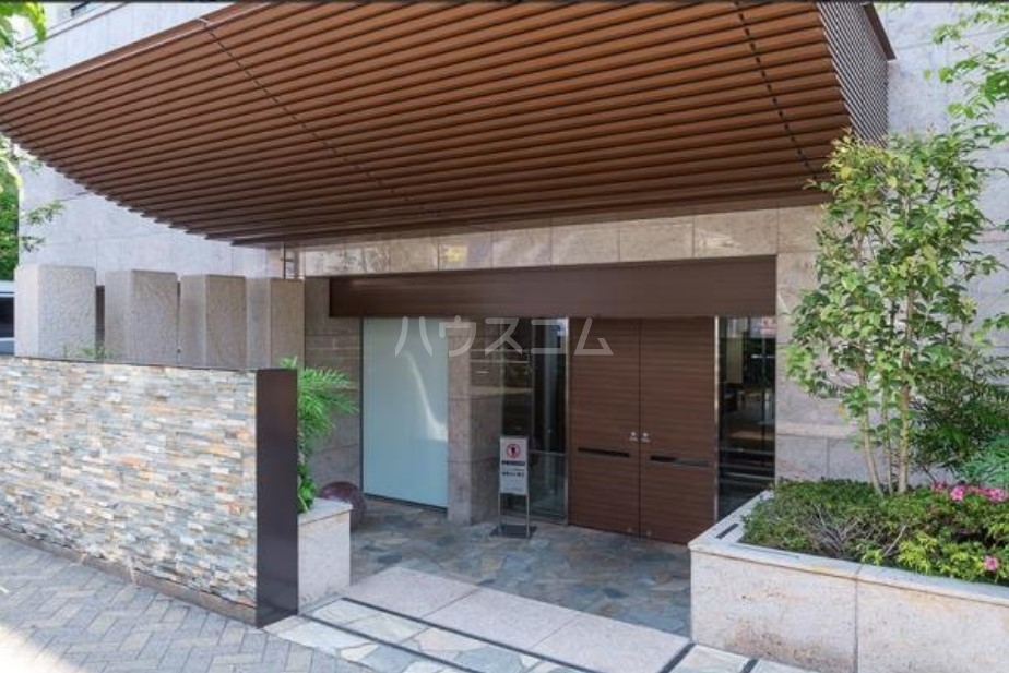 17/25 エントランス