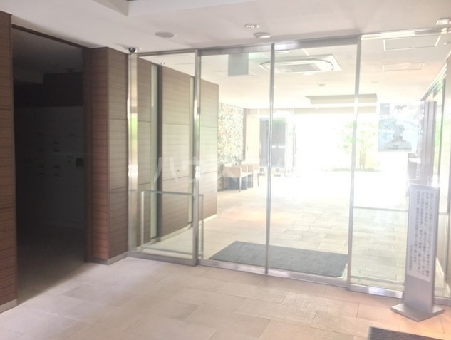 18/25 エントランス