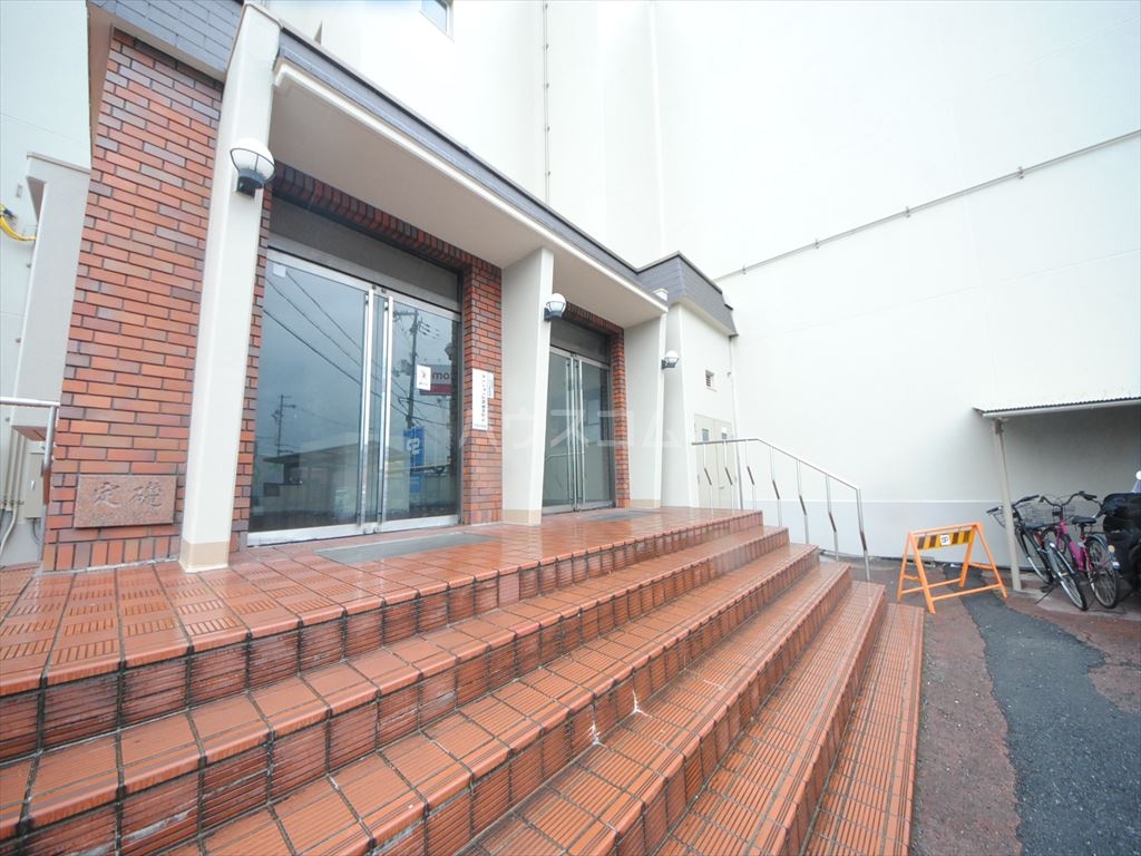 25/30 エントランス