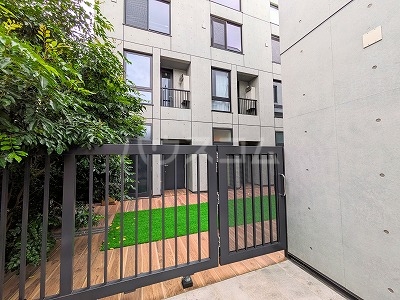 21/25 エントランス