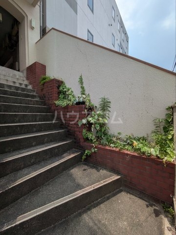 21/30 エントランス