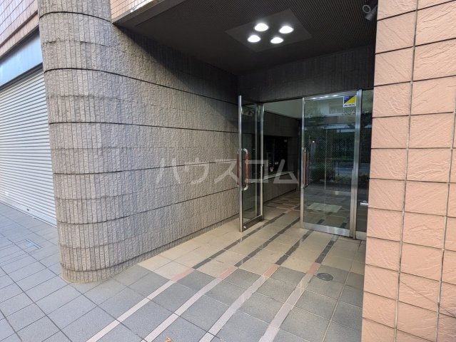 24/30 エントランス