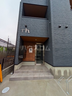 21/30 エントランス