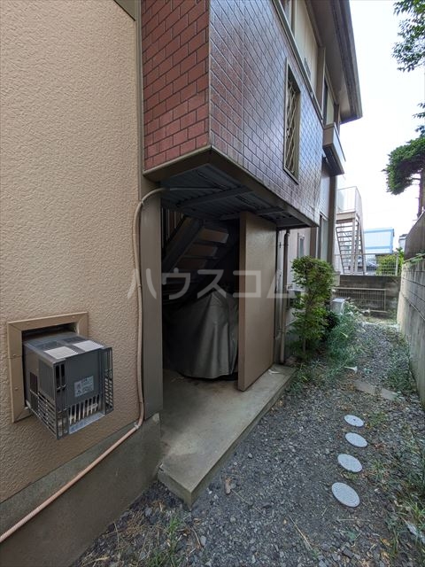 27/29 エントランス