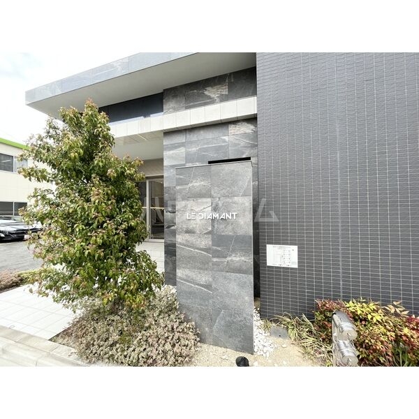 13/22 エントランス