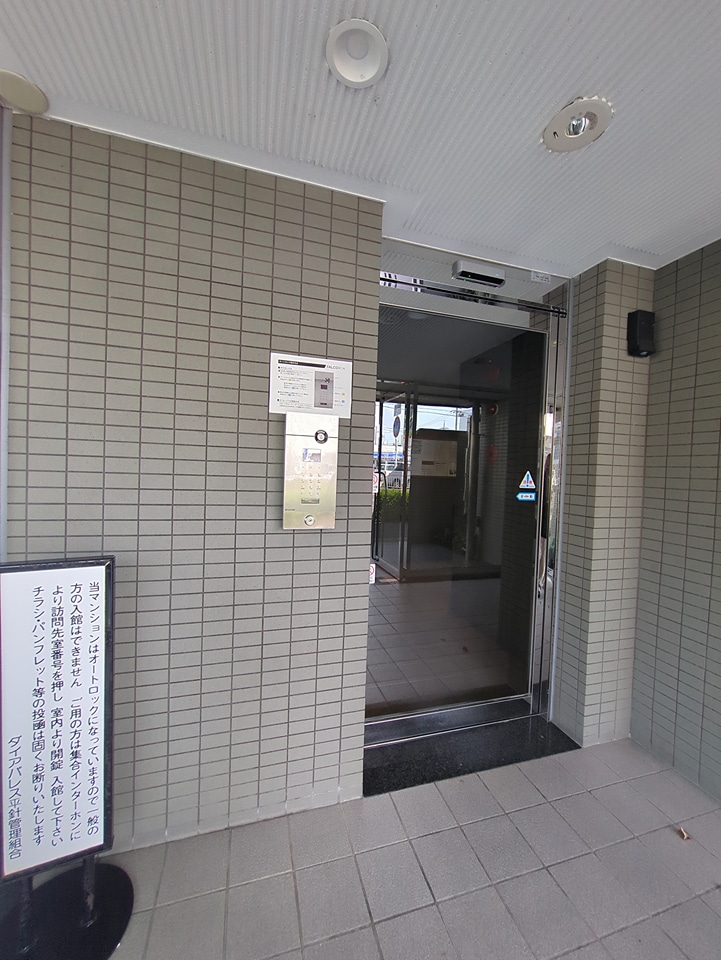 25/30 エントランス