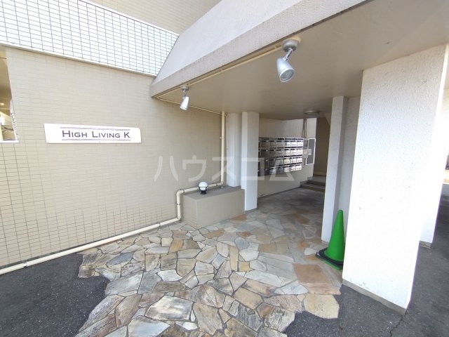 22/28 エントランス