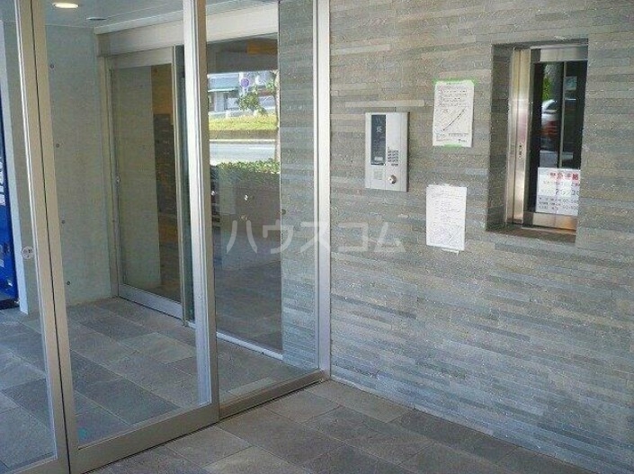 13/22 エントランス