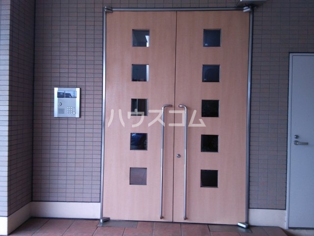 21/30 エントランス