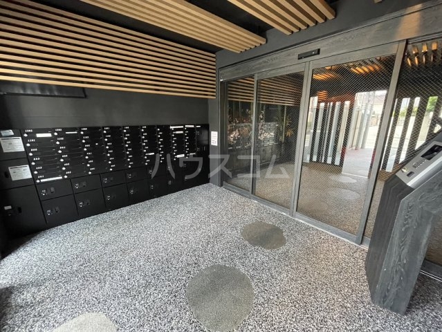 28/30 エントランス