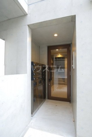 22/27 エントランス