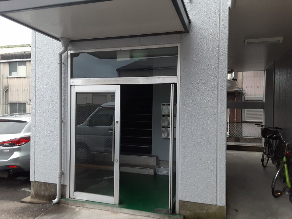 2/4 エントランス