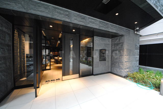 18/25 エントランス