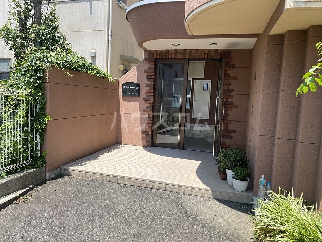 21/30 エントランス