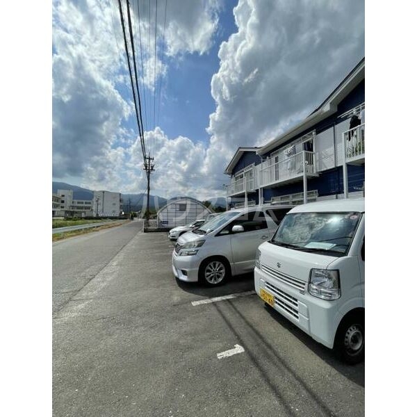 17/17 駐車場