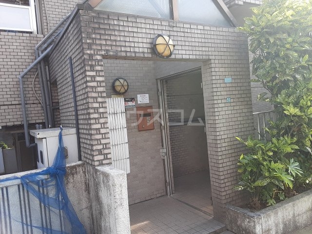 24/30 エントランス