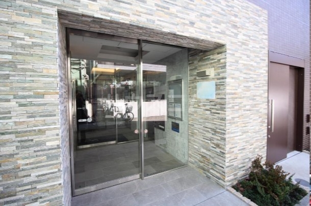 18/23 エントランス