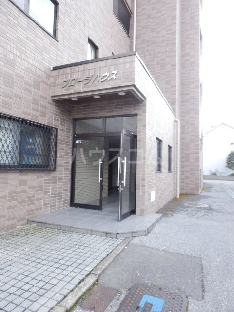 21/30 エントランス