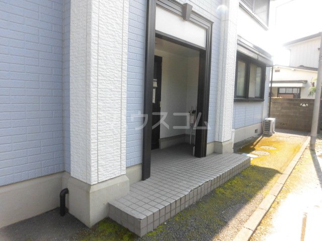 25/26 エントランス