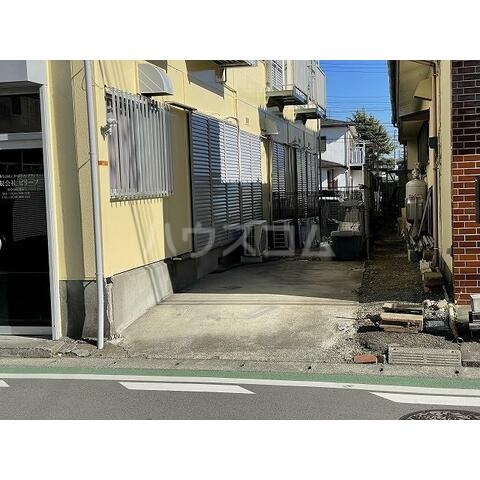 2/2 駐車場