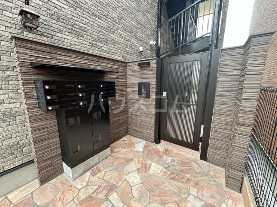 18/22 エントランス