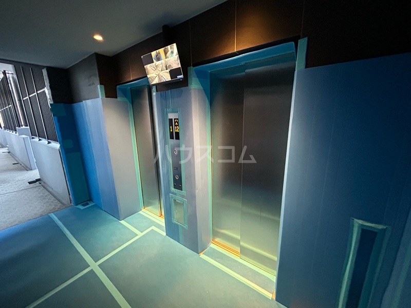 27/30 エントランス