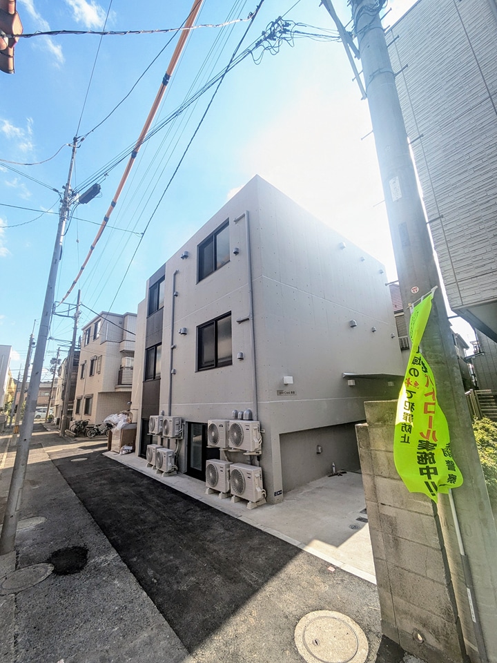 25/27 エントランス