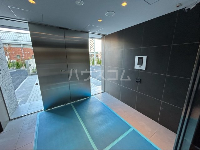 26/30 エントランス