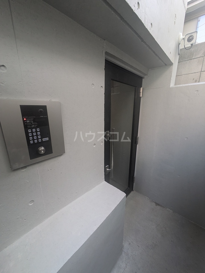 16/18 エントランス