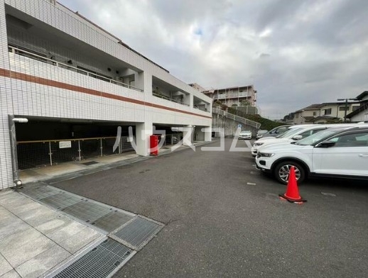 18/21 駐車場