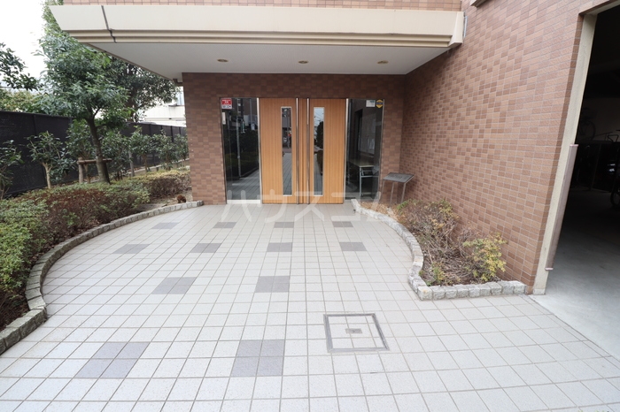 18/25 エントランス