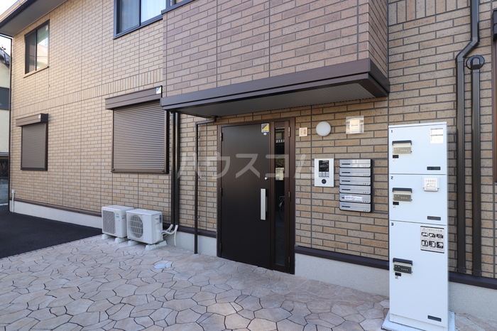 28/30 エントランス