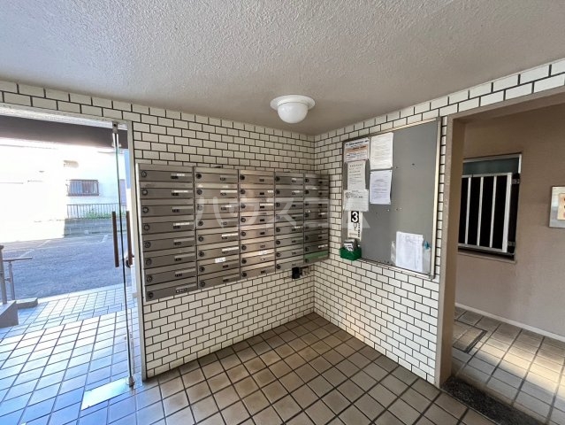 23/30 エントランス