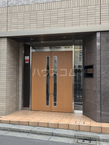 25/27 エントランス