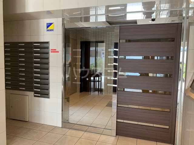 20/30 エントランス