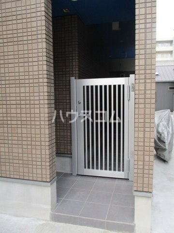 24/28 エントランス