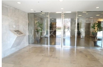 21/28 エントランス