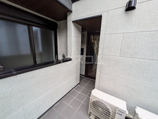 19/28 エントランス