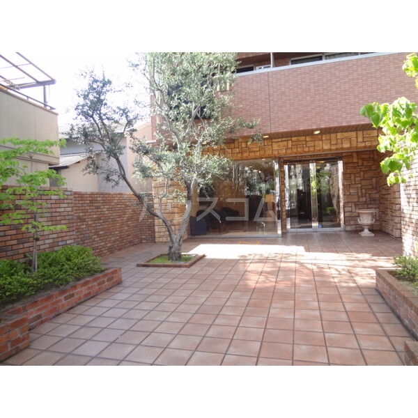 20/30 エントランス