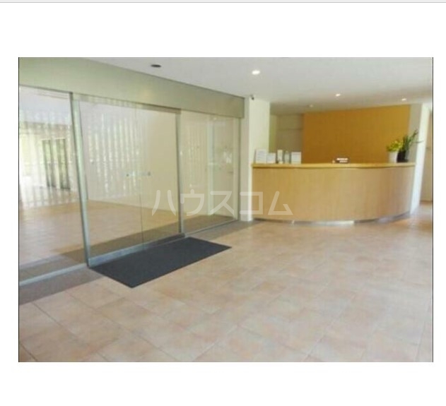 25/27 エントランス