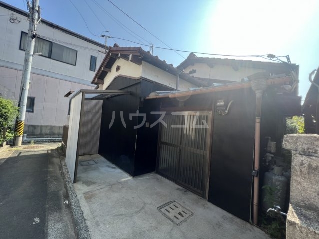 26/30 エントランス