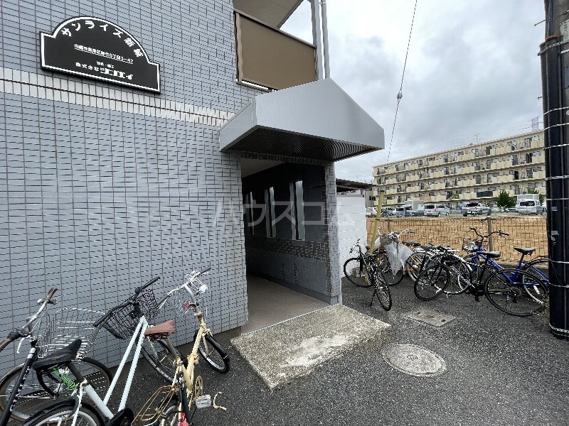 21/28 エントランス